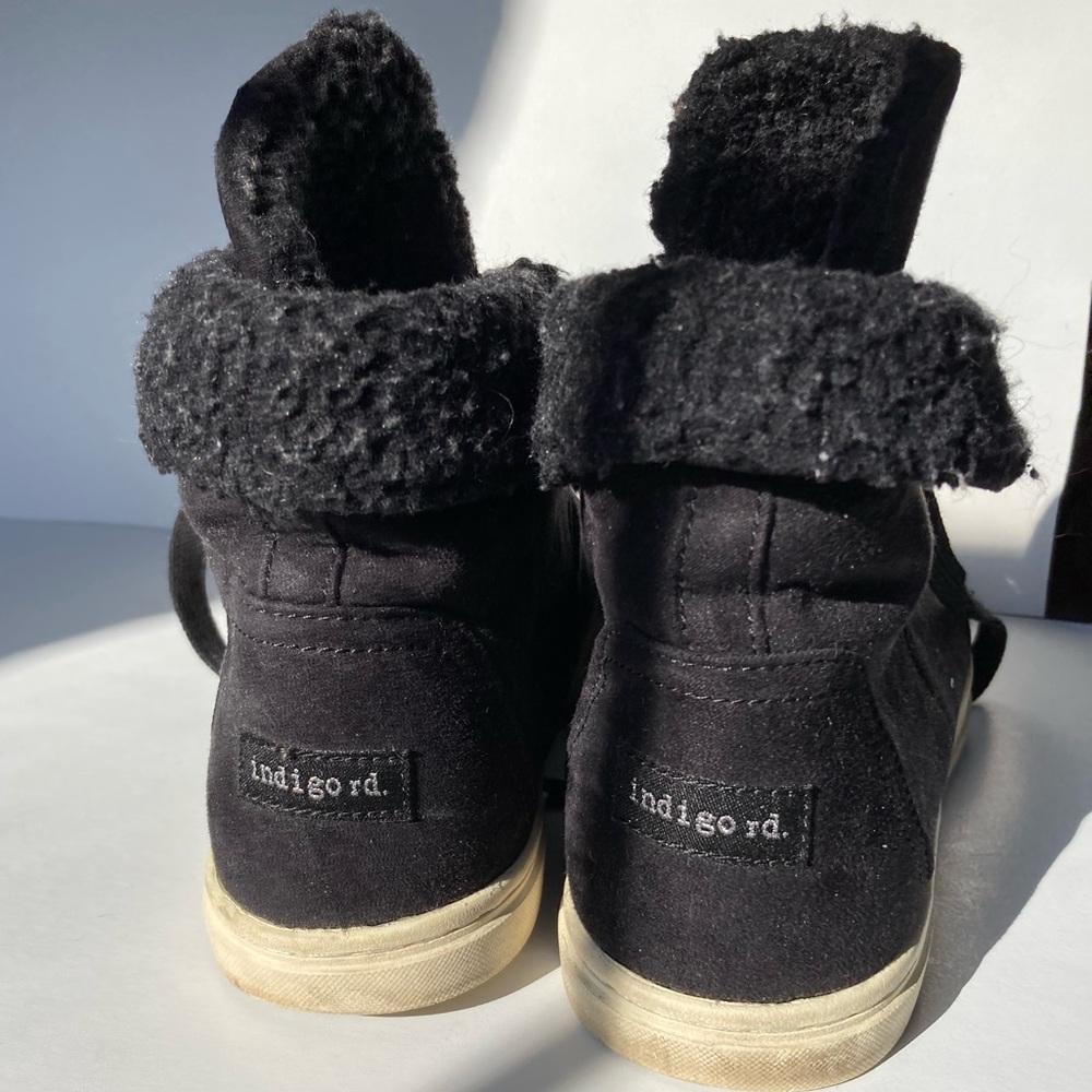 Indigo Road converse-look black faux suede shoe so 8.5